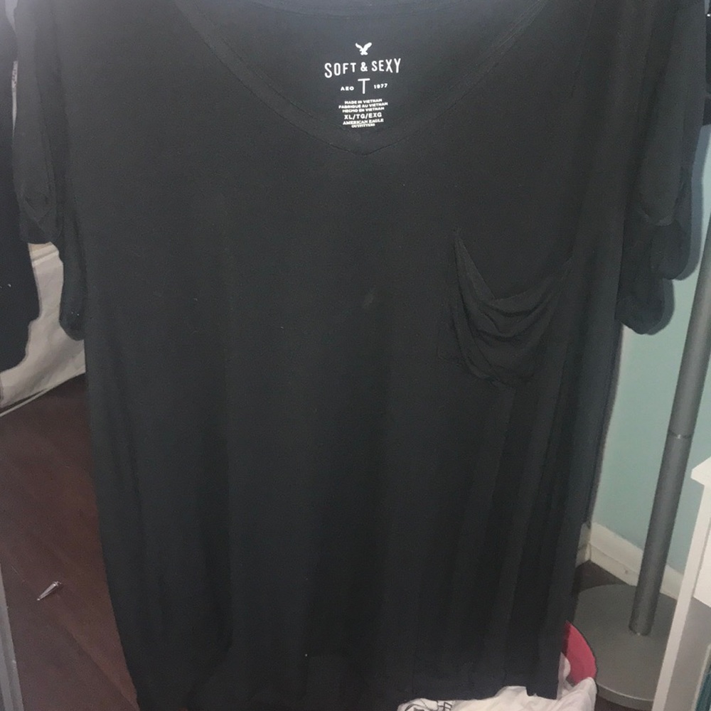 AE soft & sexy black v neck tee